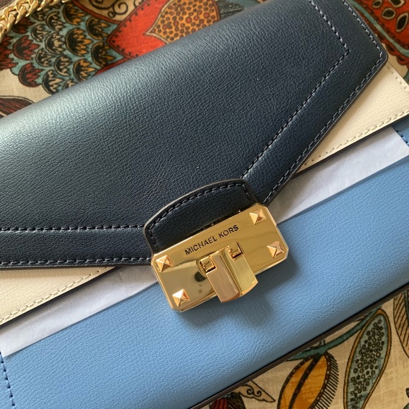 New Mk kinsley medium shoulder 🦋 - Picture 3 of 14